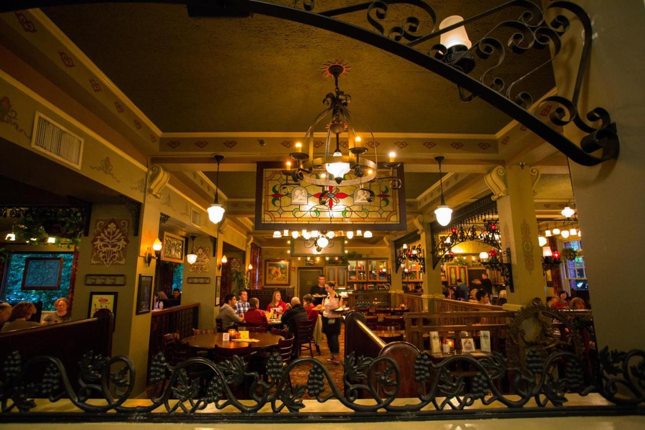 Mcmenamins Grand Lodge Forest Grove Exterior foto